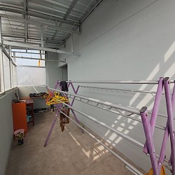 Jemuran bersama di balkon lantai 2