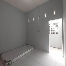Akses menuju ruang belakang